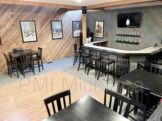 Building Photo - 18120 N Stoneridge Dr