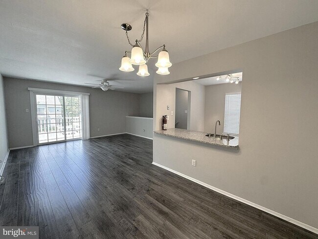 Building Photo - 560 Shetland Ct