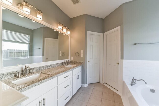 Building Photo - 440 Mystic Trail Loop