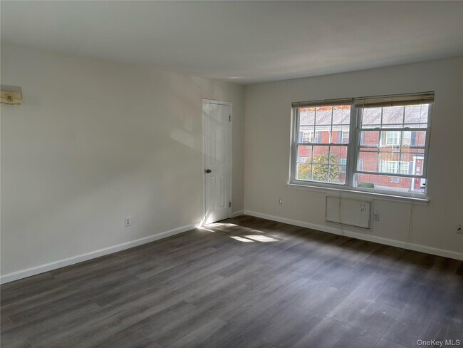 Building Photo - 5 Wildwood Dr