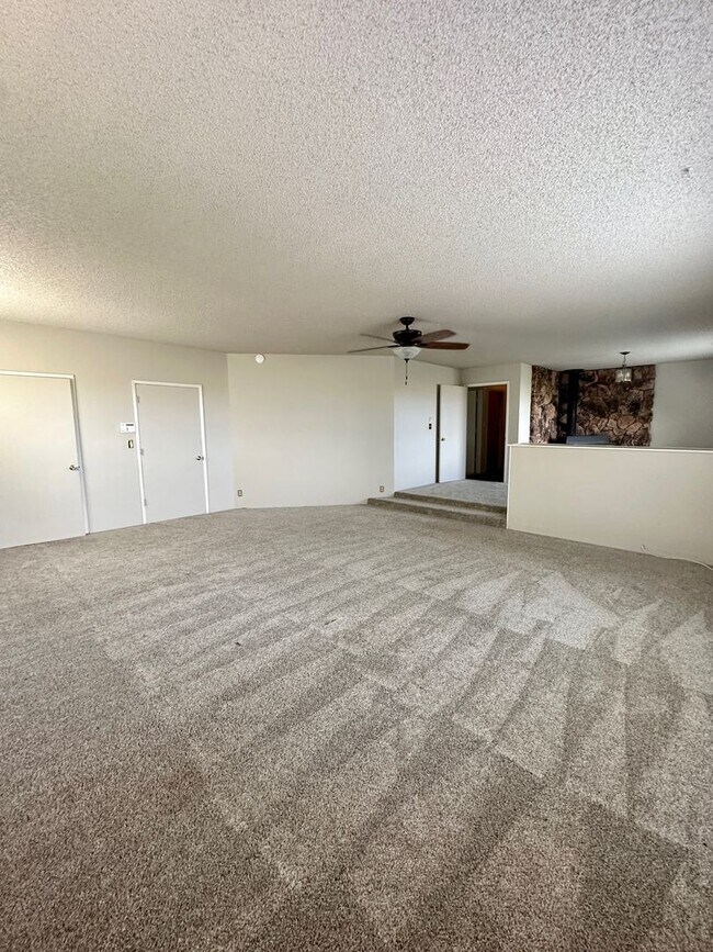 Building Photo - Beautiful Country Home! With Bonus Office/Den Room