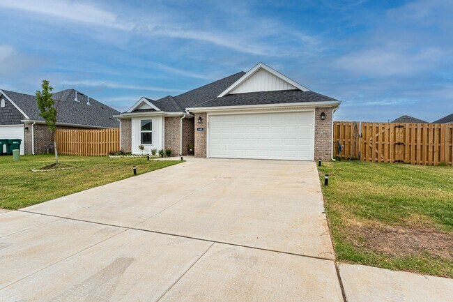 Building Photo - 440 Peach Ave