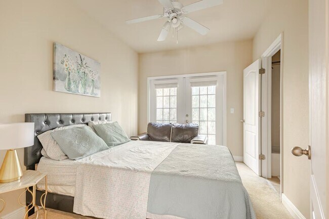 Building Photo - Fully Furnished 3-Bedroom/3-Bath Townhome