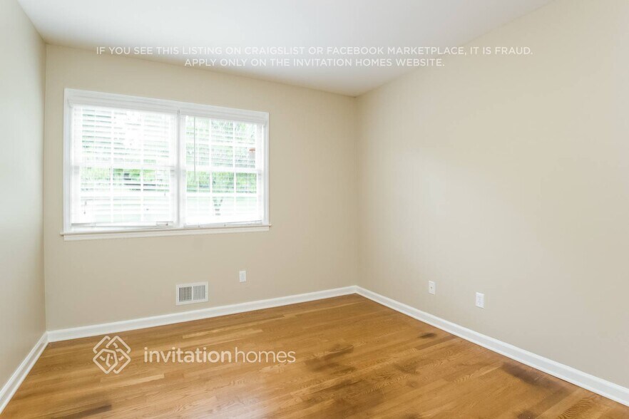 Building Photo - 680 Foxcroft Cir SE
