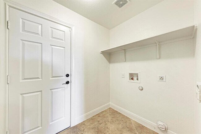 Building Photo - 8824 Edmundsbury Dr
