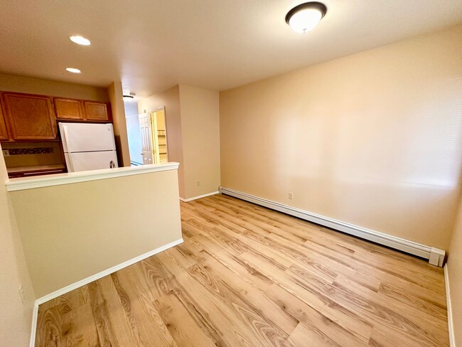 Building Photo - 2 Bedroom 1.5 Bath Townhome for Rent with ...