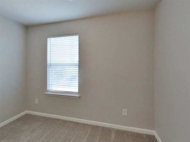 Building Photo - 5342 Castle Discordia St