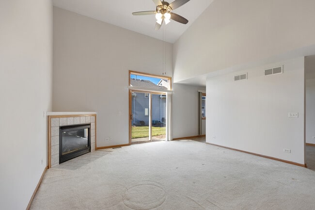 Building Photo - 820 Adam Ln