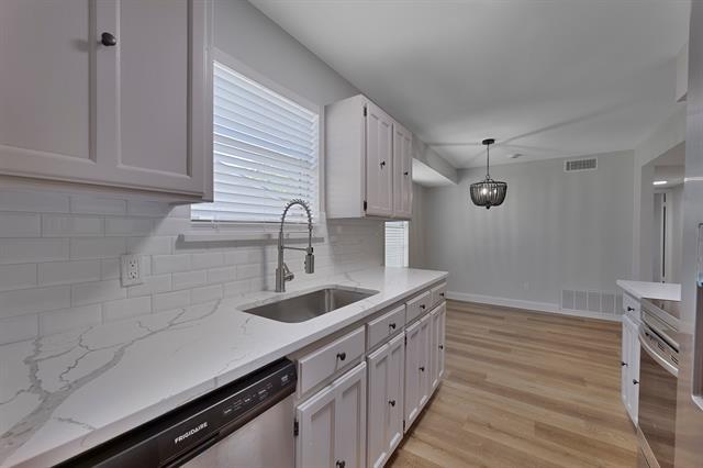 Building Photo - 5002 French Wood Dr