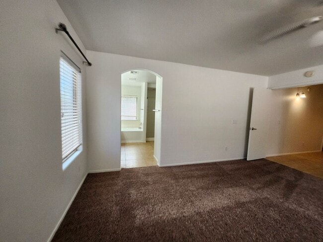 Building Photo - Beautiful Mountain Views! 3bedrom 2 bath