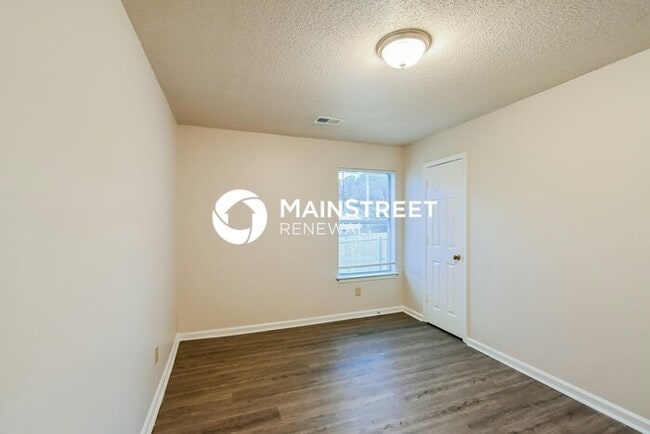 Building Photo - 4 Bedroom Pet-Friendly Home in MILLINGTON, TN with Main Street Renewal