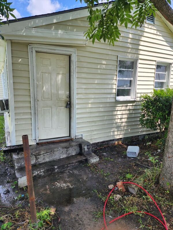 Building Photo - 2114 Adair St
