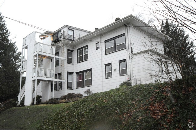 Building Photo - 17th Ave