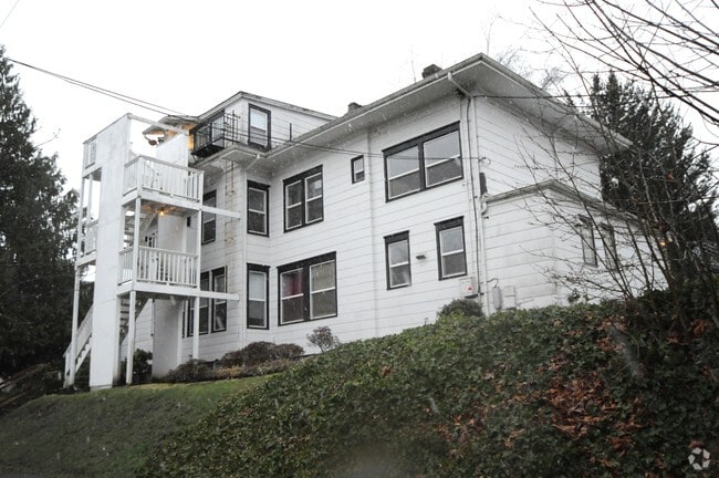 Building Photo - 1821 17th Ave E