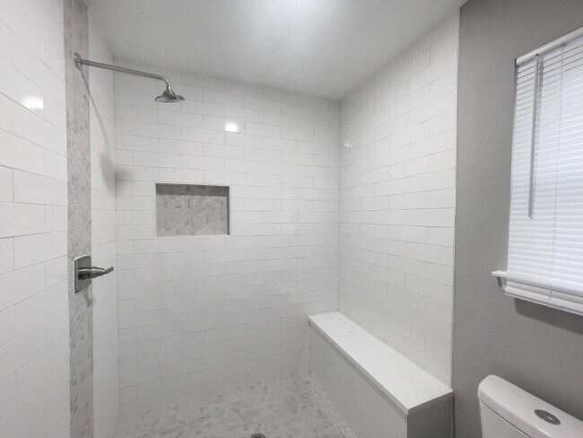 Building Photo - 8818 Grape St
