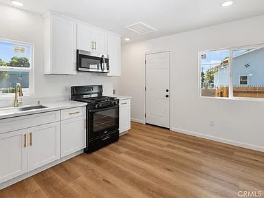 Building Photo - 6 W 23rd St