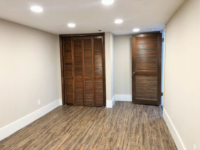 Building Photo - 4039 Kingston Pike