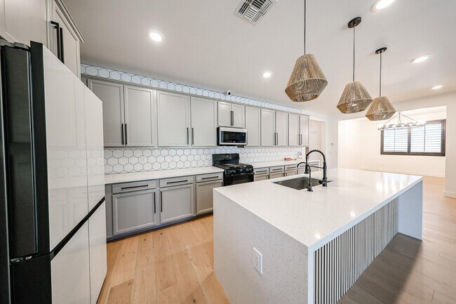 Building Photo - 25689 N 140th Ln