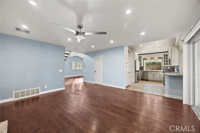 Building Photo - 1185 Bridgeport Rd