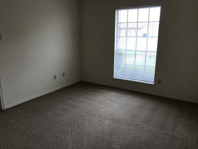 Building Photo - Duplex