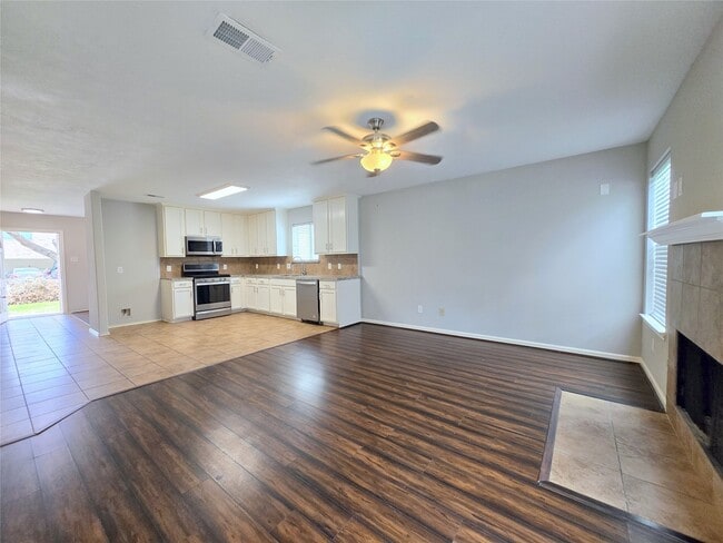 Building Photo - 1423 Stone Bluff Dr