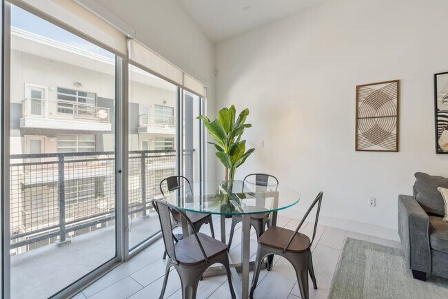 Building Photo - Luxury 1 Bedroom + Flex Space | 2 Full Baths | 975 Sq. Ft. | The Cedars, Dallas