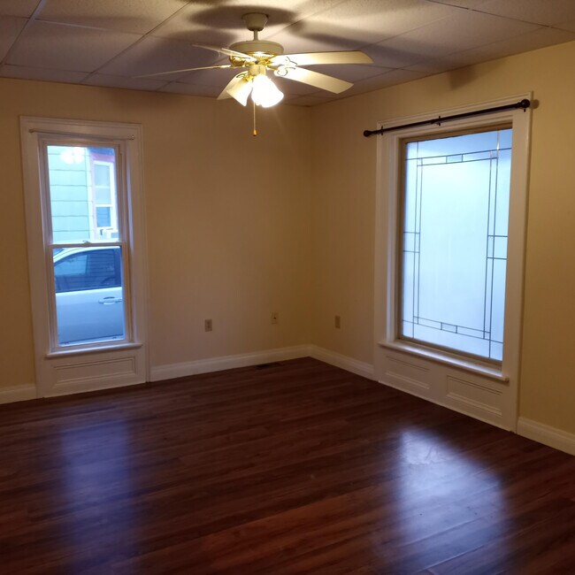 Building Photo - 43 Hawthorne St