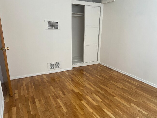 Building Photo - 1466 S Sherbourne Dr