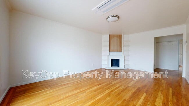 Building Photo - 2337 Judah St