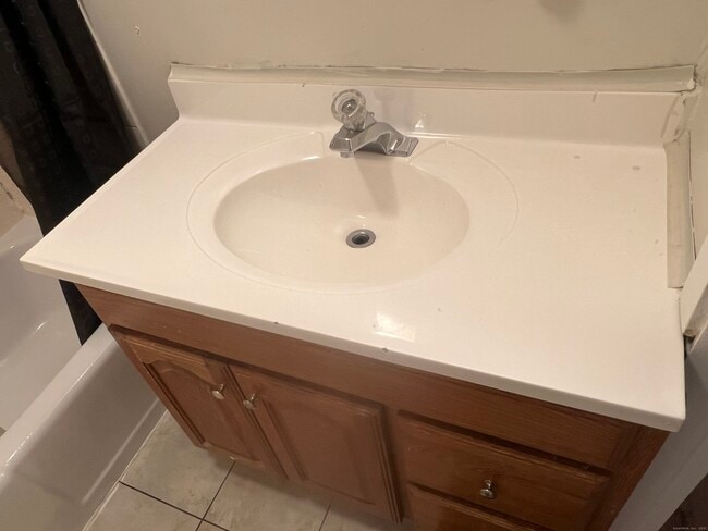 Building Photo - 83 Litchfield St