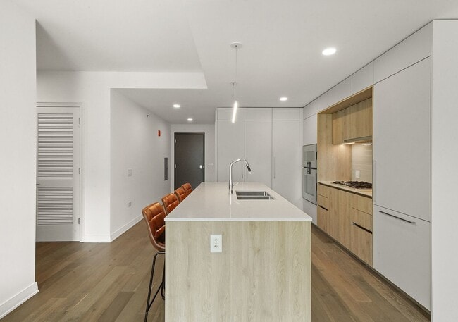 Building Photo - 211 N Harbor Dr