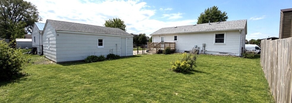 large fenced-in backyard! - 1403 Emerald Dr