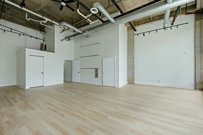 Building Photo - 333 Nelson St SW