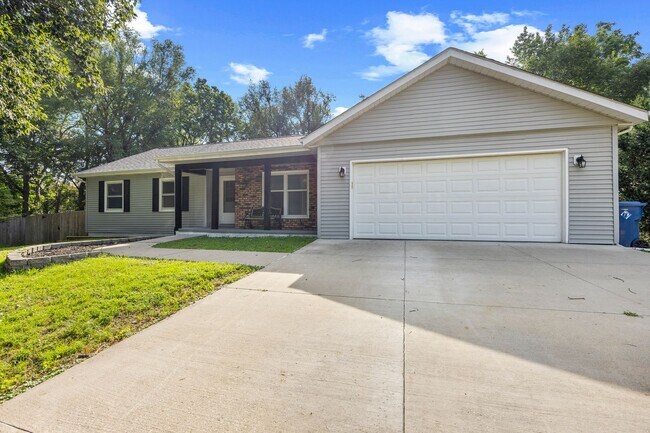 Building Photo - 3801 Pebble Ct