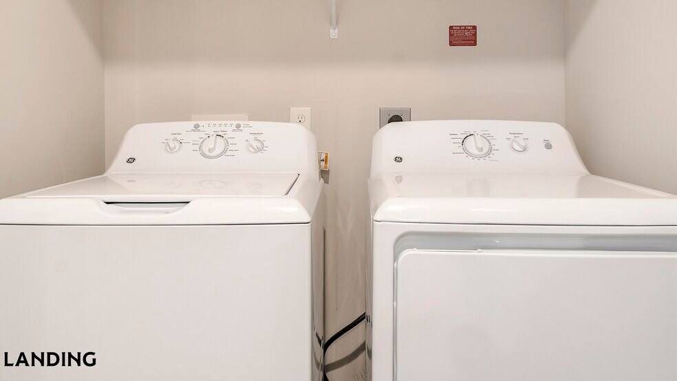 Building Photo - 1270 Hillcrest Dr