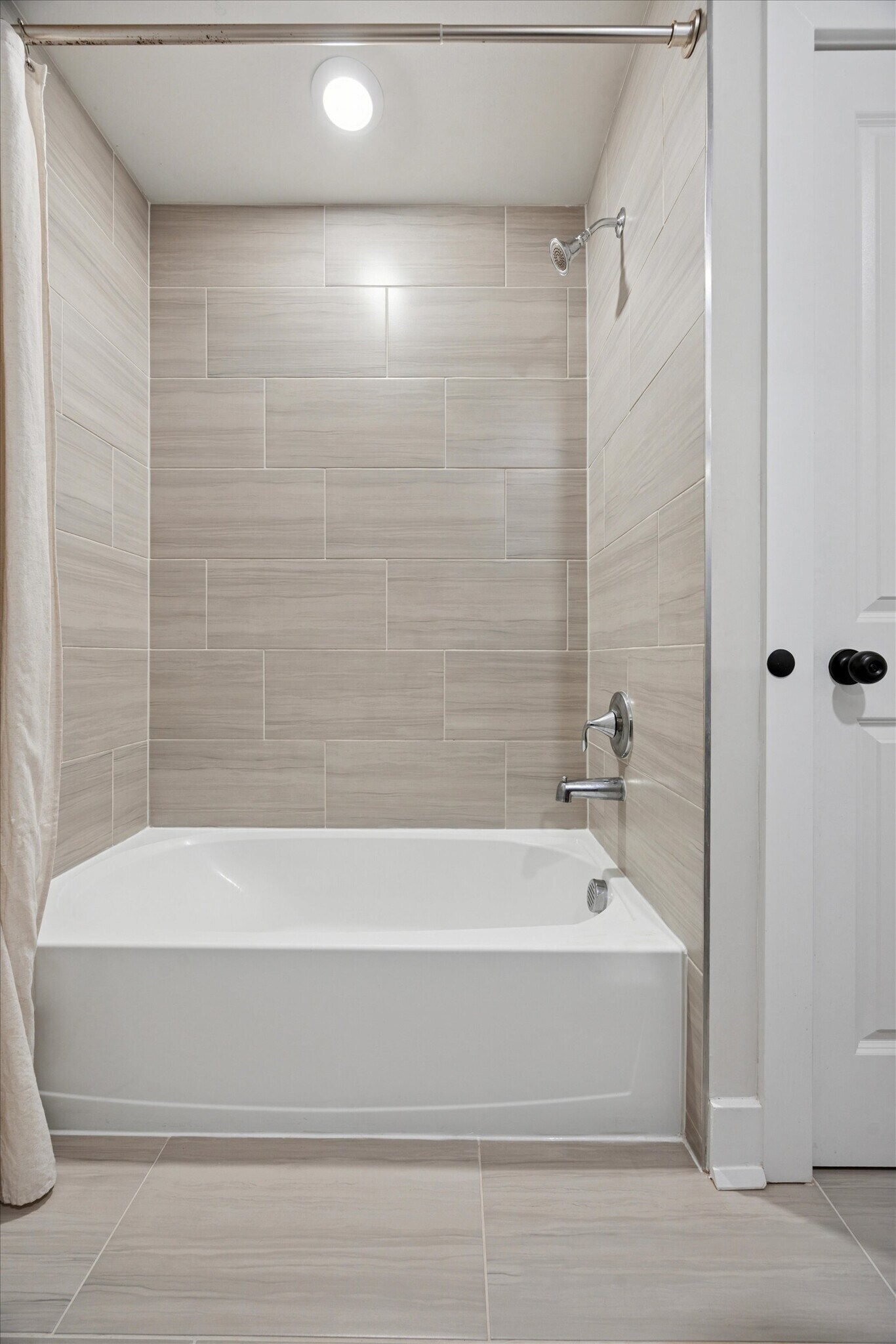 Hall Bath Tub and Tiled Shower - 138 Livingston Ln