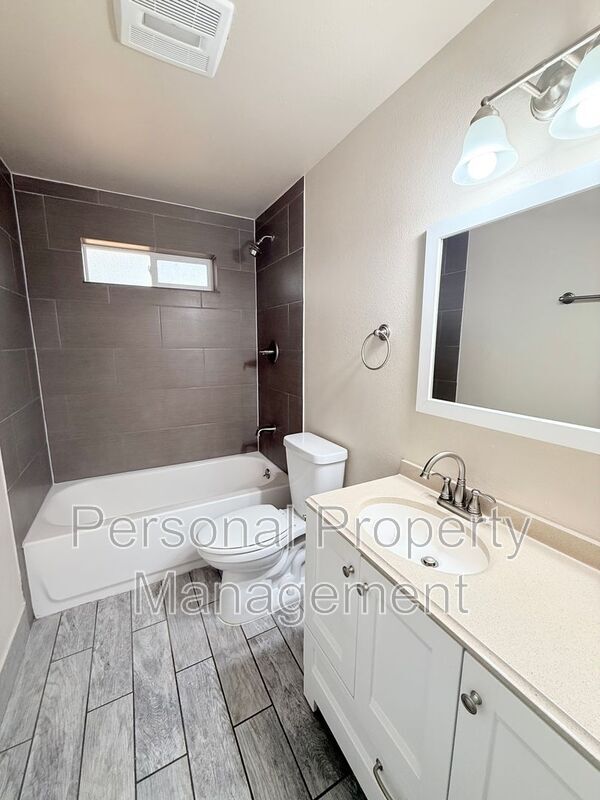 Building Photo - 1803 SE Blairmont Dr