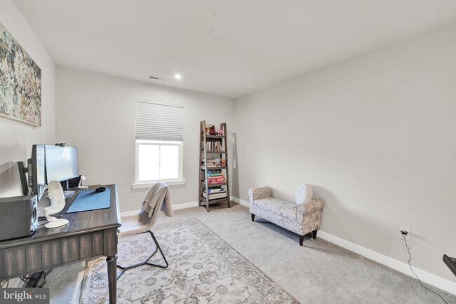 Building Photo - 15 Pratt Ln