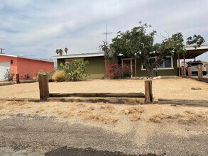 Building Photo - 2 Bedroom 1 Bath - Clean and Close To 29 Palms Marine Base