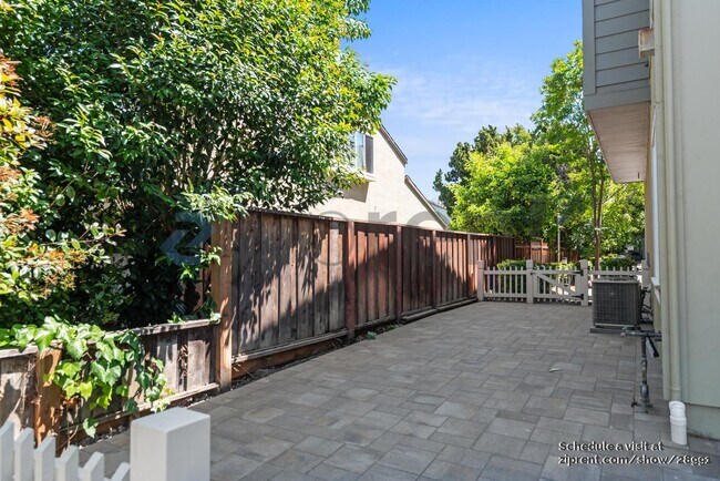 Building Photo - 2213 Rock St