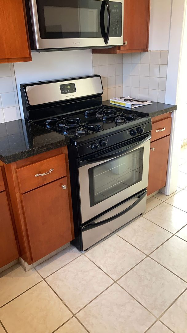 Building Photo - 820