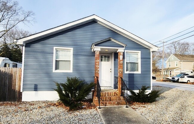 Building Photo - 700 Anglesea Ave