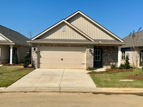 Building Photo - 611 Stillwater Cv