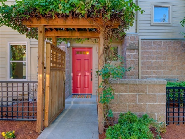 Building Photo - 722 Nob Hill Ave N