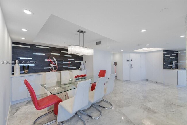 Building Photo - 19195 NE 36th Pl