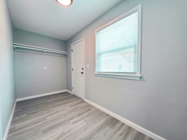 Building Photo - 4 Bed - 1 Bath Cape Cod for Rent