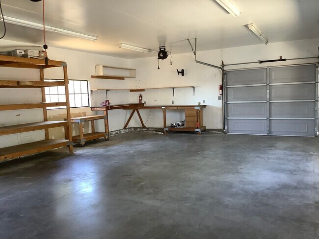 Building Photo - Sebastopol country property