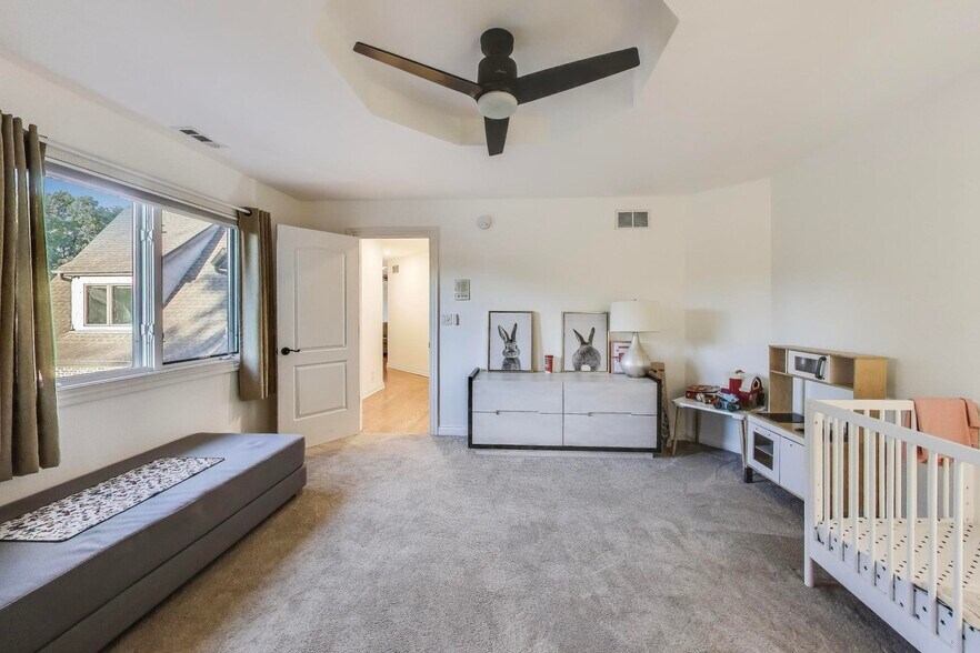 Building Photo - 23W711 Hobson Rd