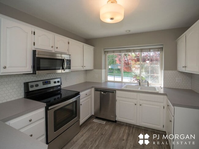 Building Photo - 14512 Fowler Ave