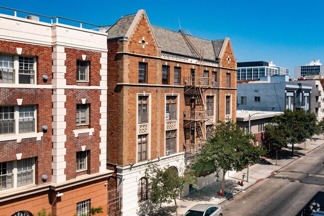 751 S Mariposar Ave Los Angeles, CA 90005 - Astor Apartments
